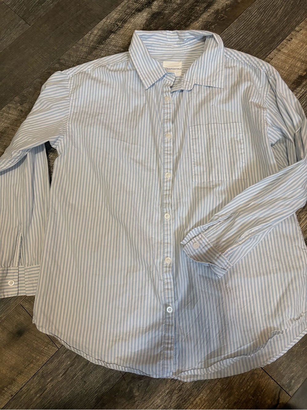 Women’s Aeropostale medium 100% cotton
Light Blue Stripe Casual Button-Up top